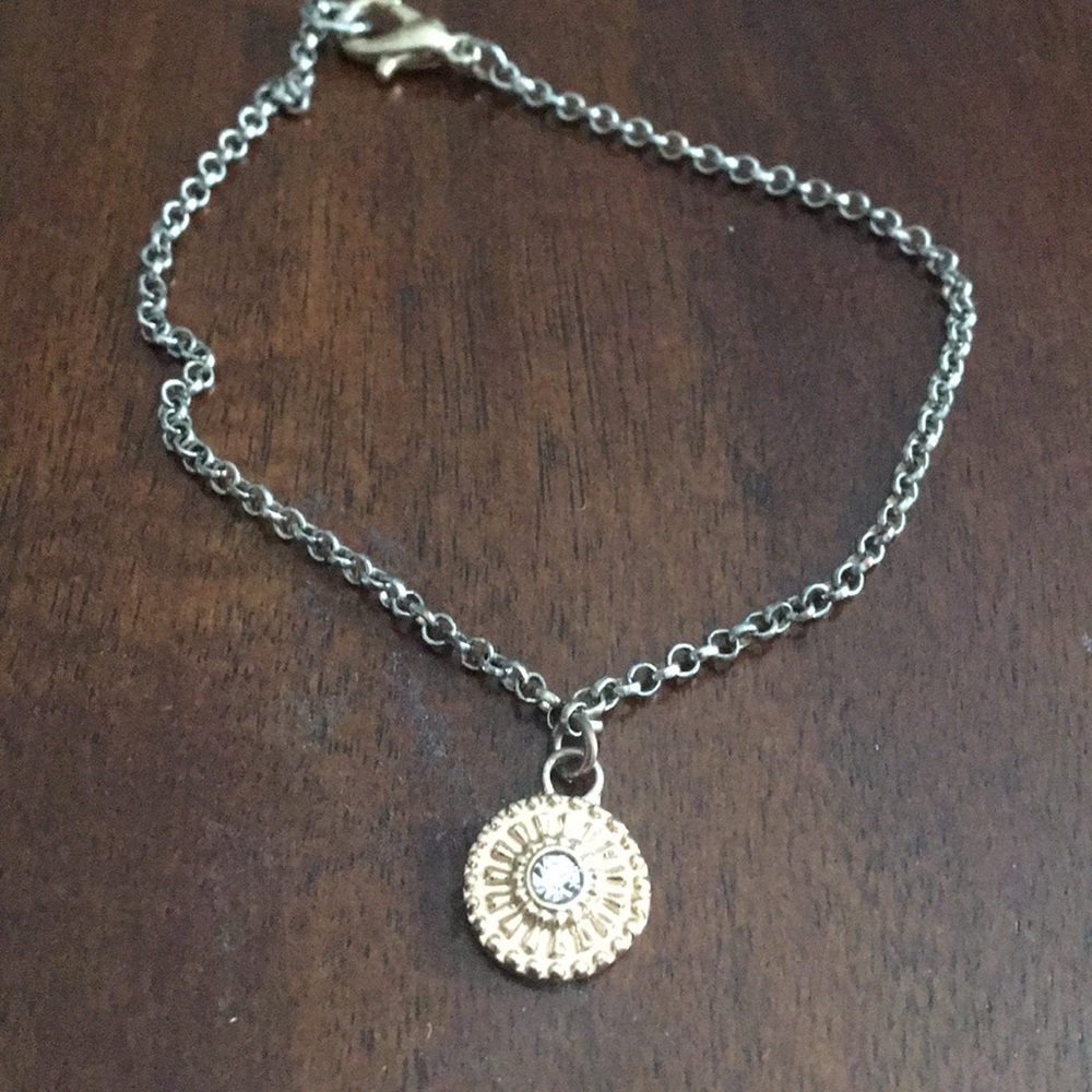 Gold chain, with crystal circle